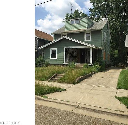 2nd image of 2145 4th St NE
