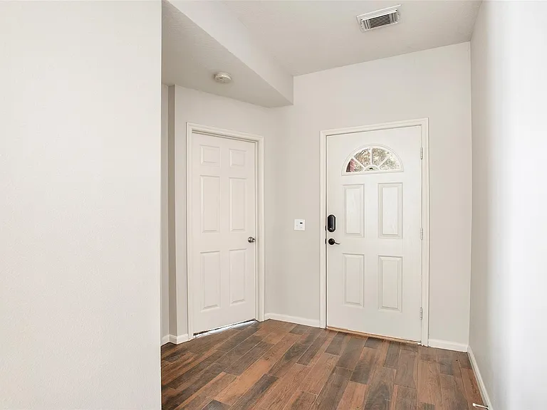 2822 Foster Hill Dr — Photo 5