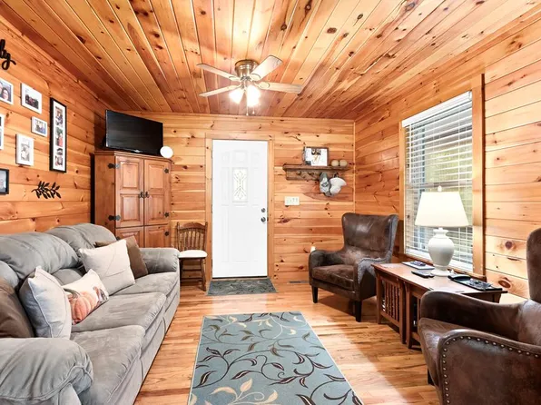 329 Hy-Cobb Drive, Murphy, NC 28906