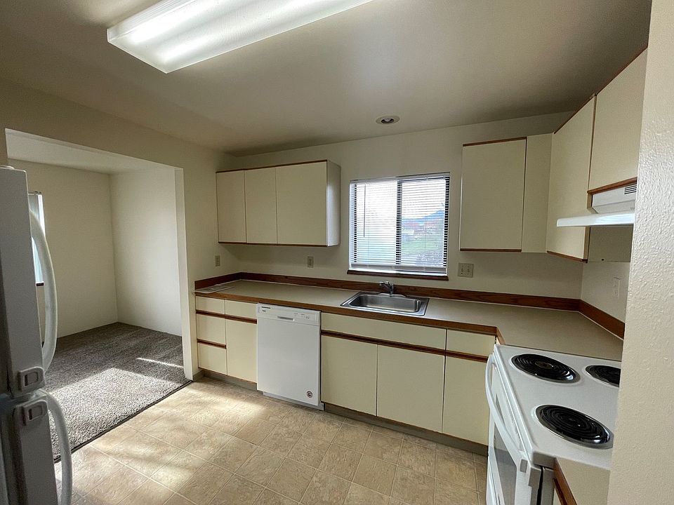 627bak 627 N Baker Ave East Wenatchee WA Zillow