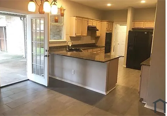 2127 Stillwater Dr — Photo 12