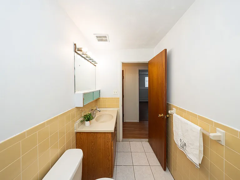 12 Williamsburg Ct #1 — Photo 15