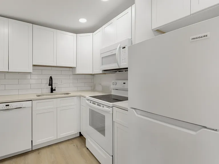 2723 E Huntingdon St #3 — Photo 5