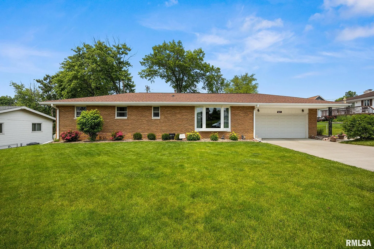 2731 W Pine Hill Ln photo 1