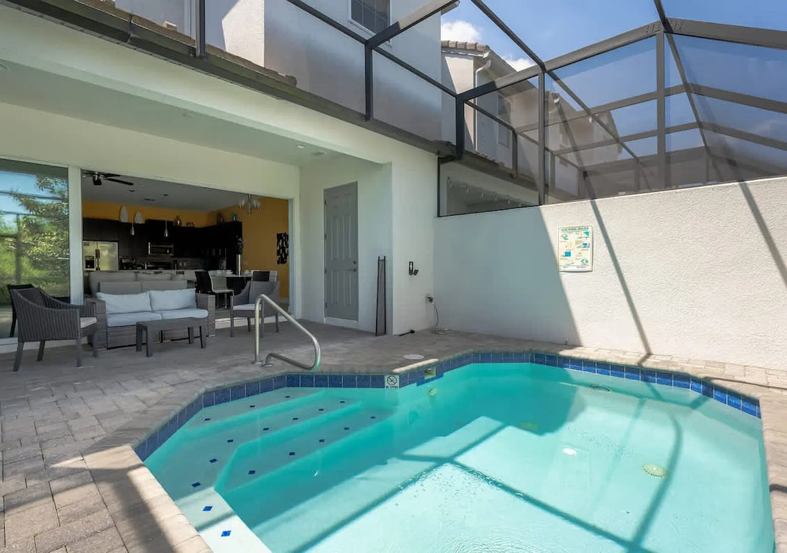 Comfortable Vacation Home up to 10 People — Photo 1