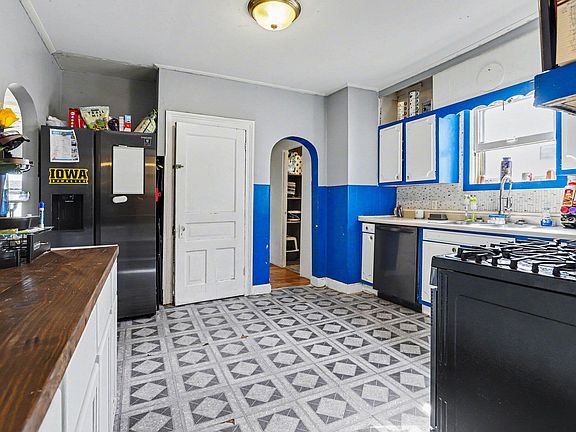 5th image of 416 Forest St