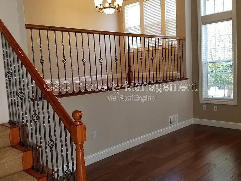 3687 Whitworth Dr — Photo 7