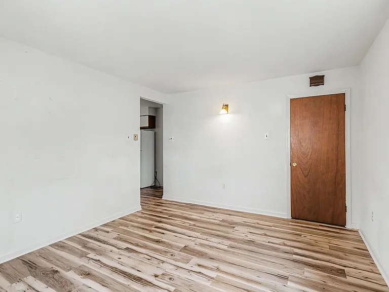 801 Bridge St — Photo 5