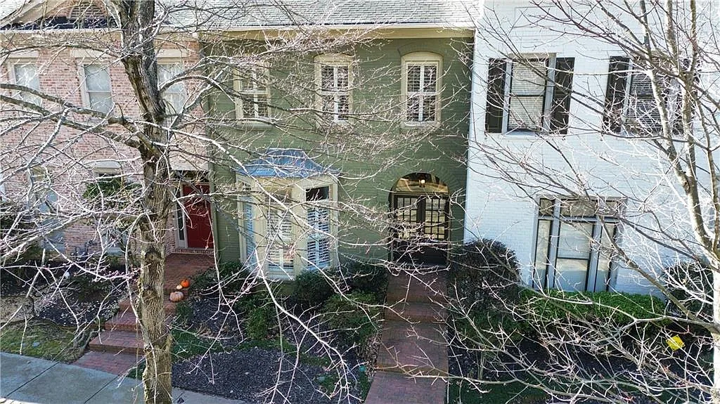 2 bed, 2.5 bath, 2059 sqft, $2,450 — Photo 4