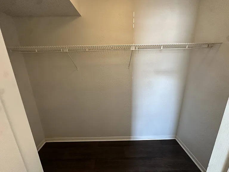Auburn Glen Apartments — Photo 35