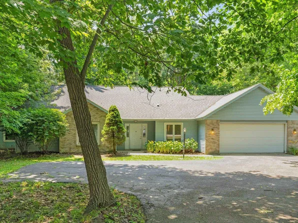 1427 Carroll Rd, Fort Wayne, IN 46845