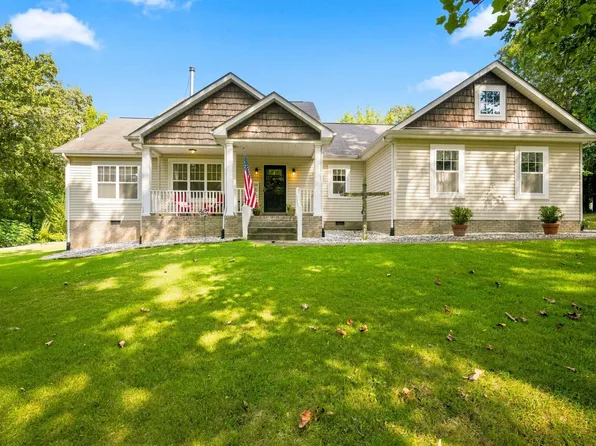 526 Aubrey Ln, Burns, TN 37029