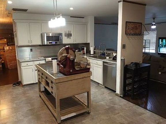 3rd image of 908 W Mulberry Ave