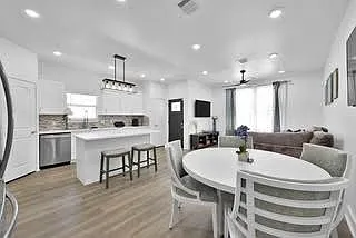 3 bed, 2.0 bath, 1244 sqft, $1,800 — Photo 4