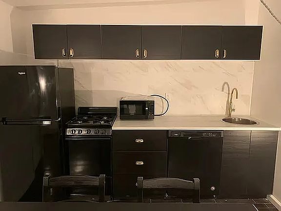 3rd image of 52 W 28th St #3