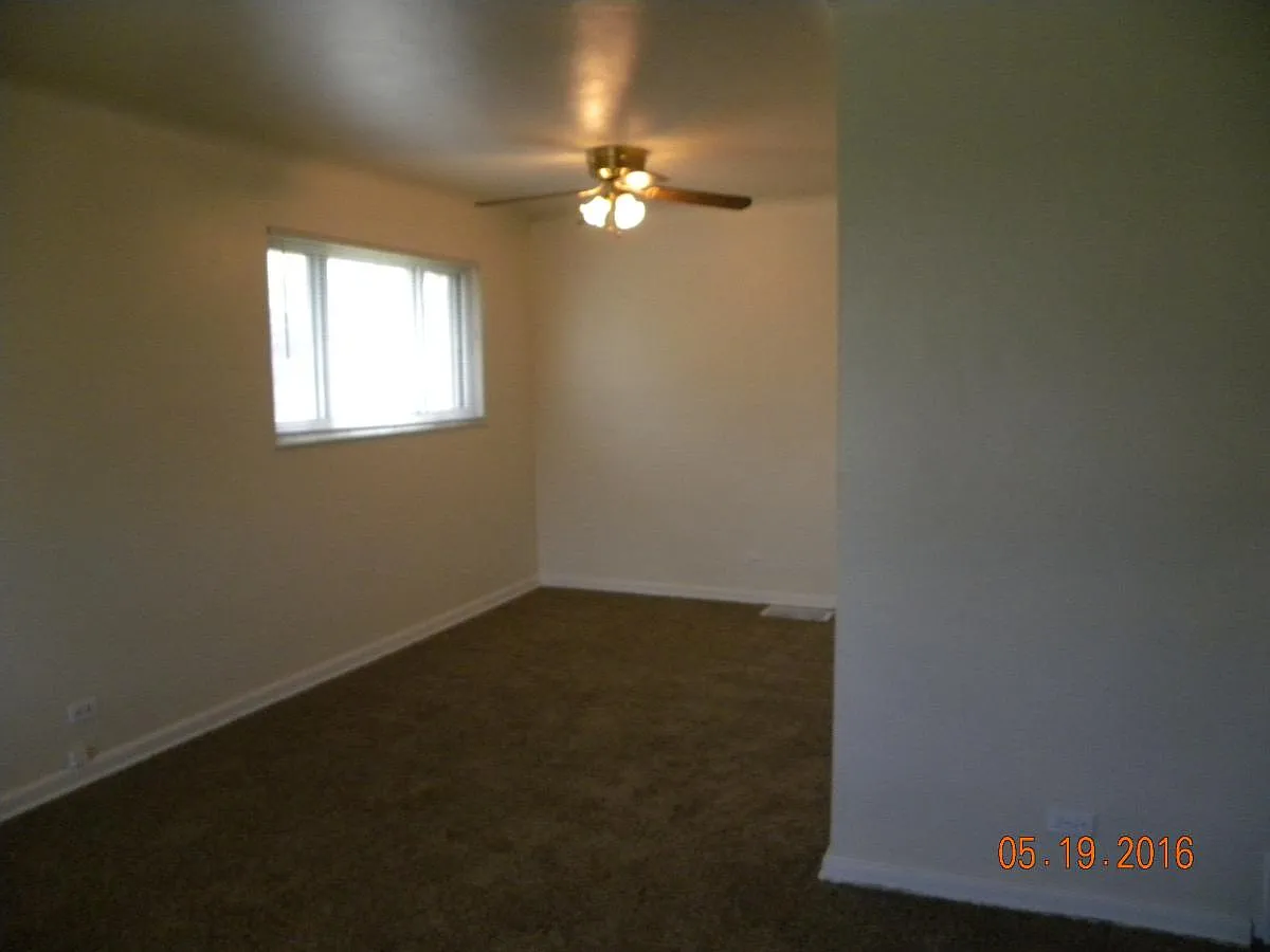 4 bed, 1.5 bath, 1911 sqft, $2,500 — Photo 3