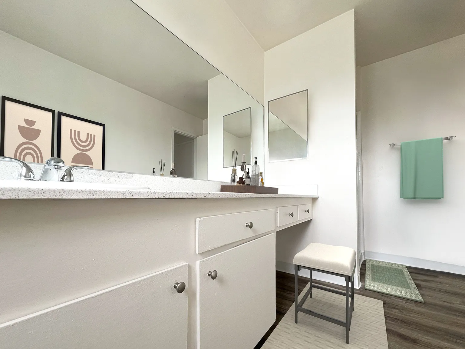 Capri Apartments — Photo 2