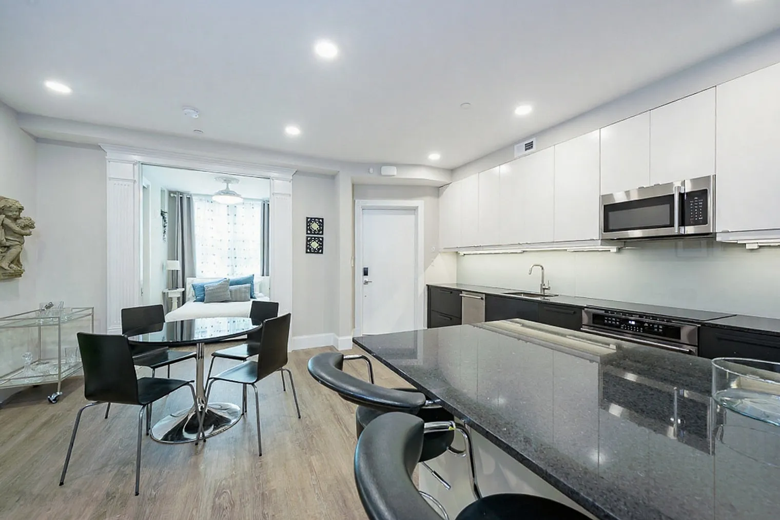 1 bed, 1.0 bath, 6458 sqft, $3,691 — Photo 3