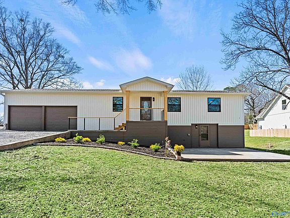 3rd image of 611 Cedar Cove Rd SE