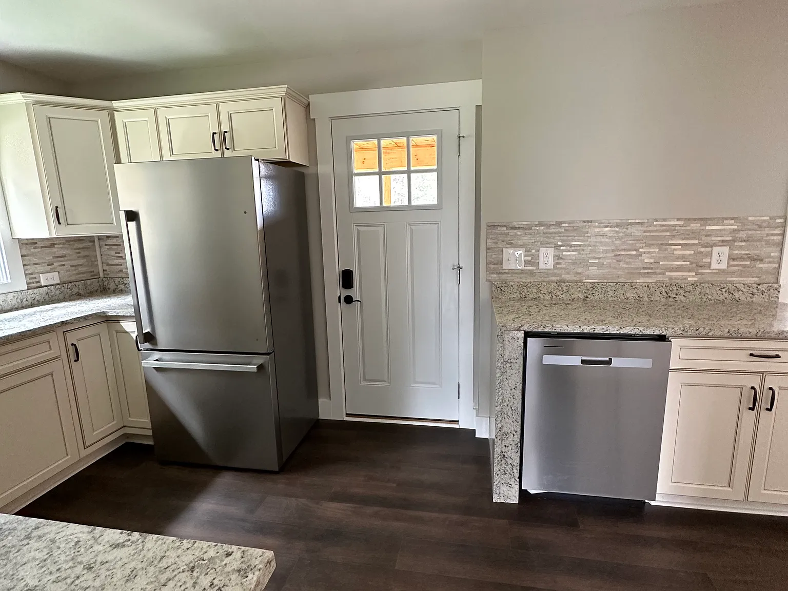 2 bed, 1065 sqft, $1,600 — Photo 3
