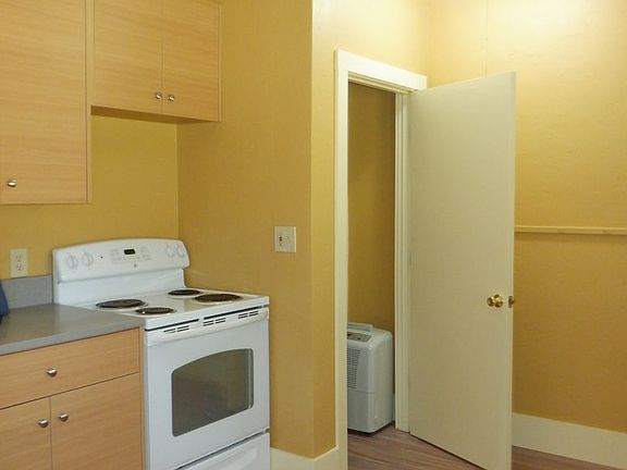 5th image of 140 NW Florida Ave #3