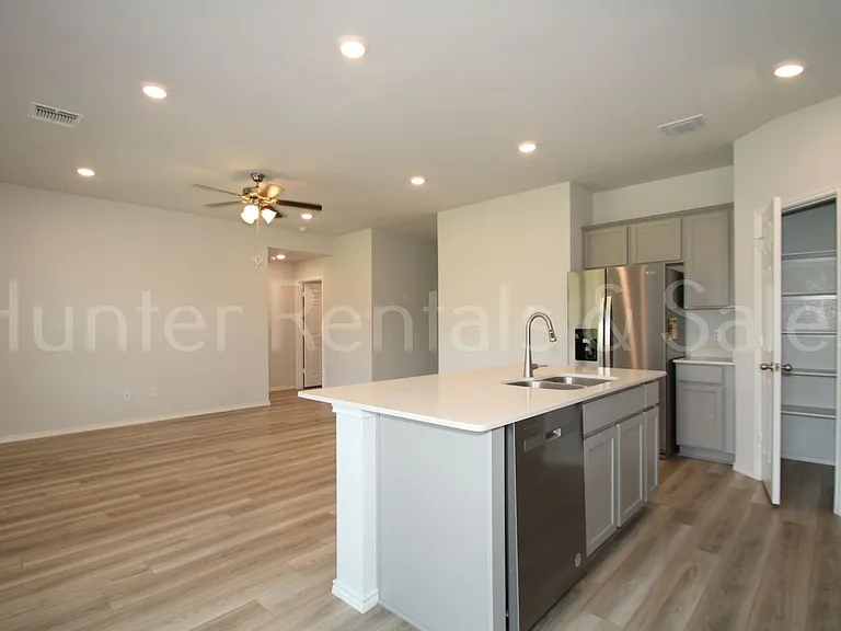 7007 Gilbert Dr — Photo 9