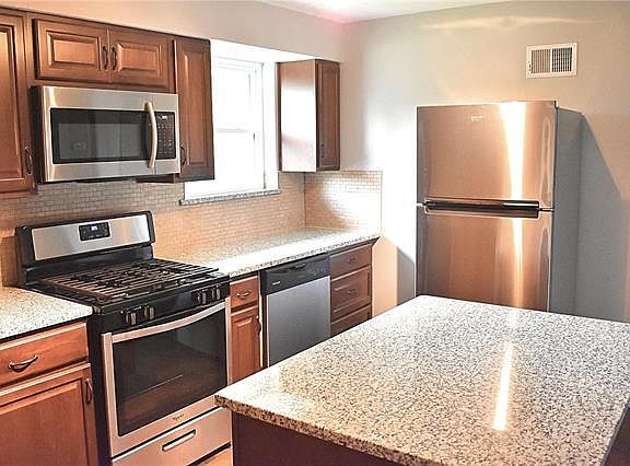 5th image of 3630 Park Crest Dr