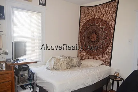 3 bed, 1.0 bath, $3,300 — Photo 3