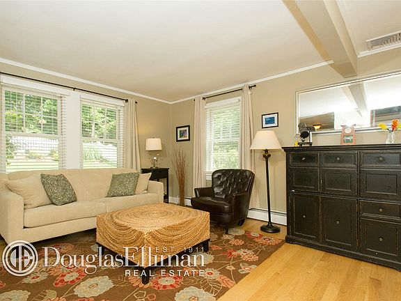3rd image of 142 Woodland Dr