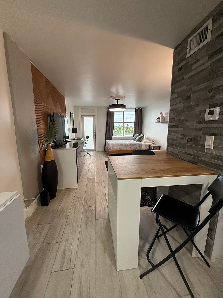 Building Photo - 910 Jefferson Ave #5B