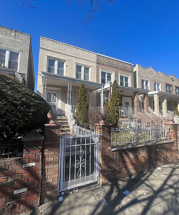 1st image of 132 E 28th St