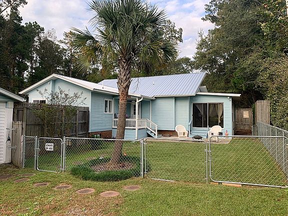 MAIN HOUSE BACK YARD