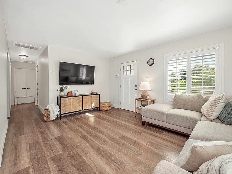 Adoree St — Photo 2