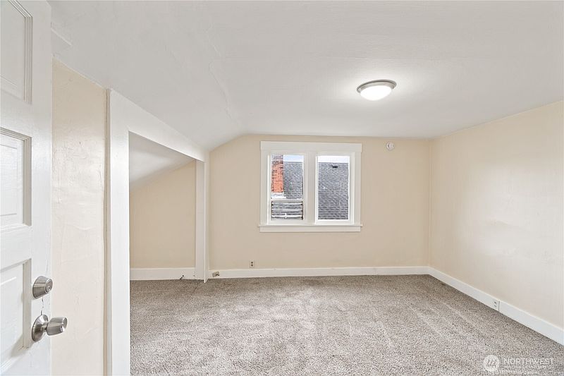 4th image of 521 W 3rd Street
