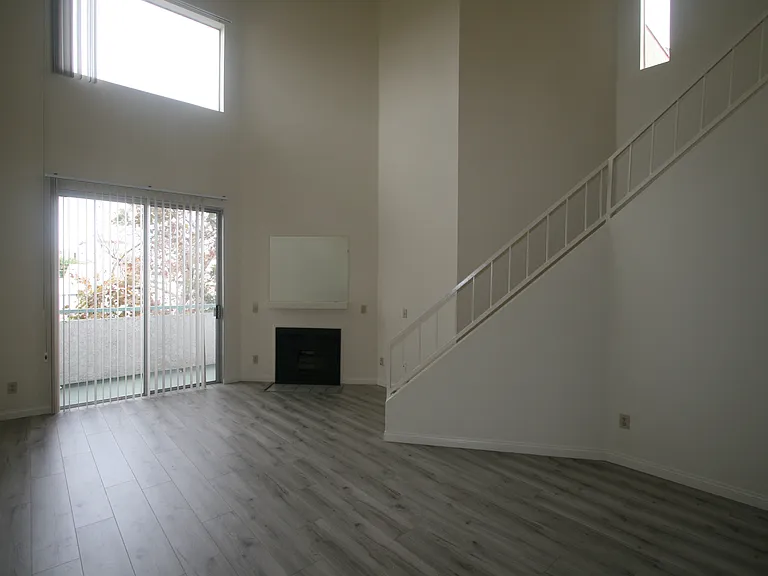 3637 Clarington Ave #202 — Photo 37