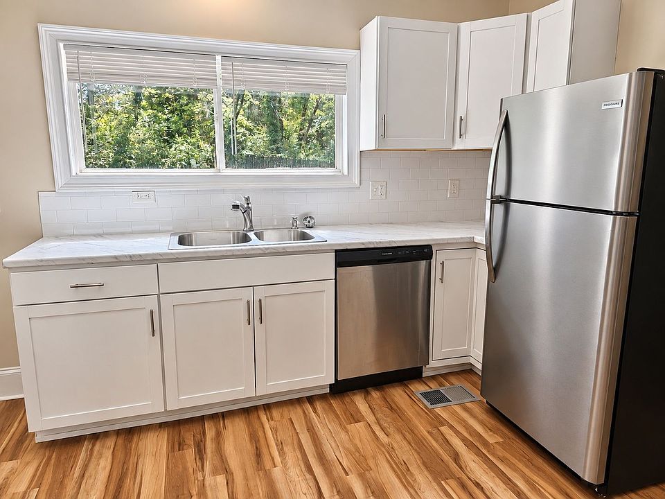 1st image of 202 Sawyer St