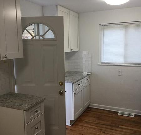 5th image of 2686 Hibbert Ave