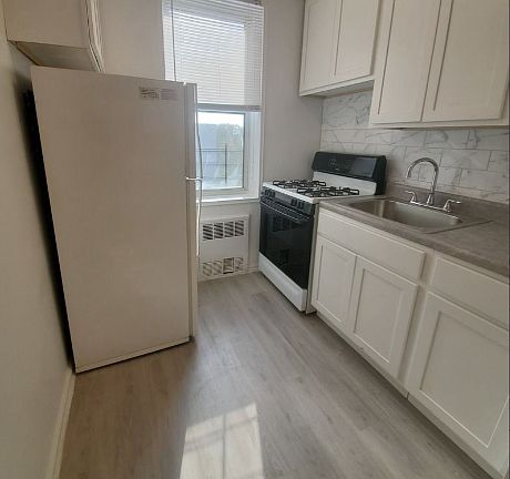 3rd image of 1720 E 13th St APT 6H