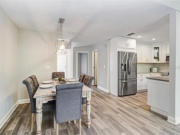 3rd image of 4129 Brentwood Park Cir
