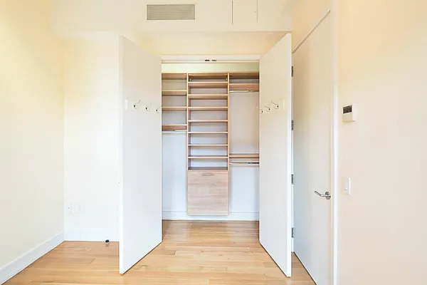 Sold by RealtyTopia | media 15