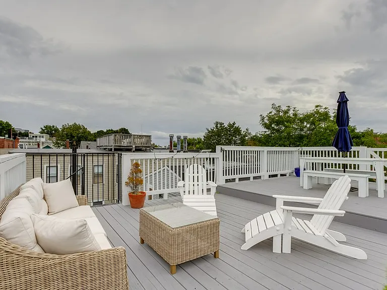 214 W 7th St #2L — Photo 35