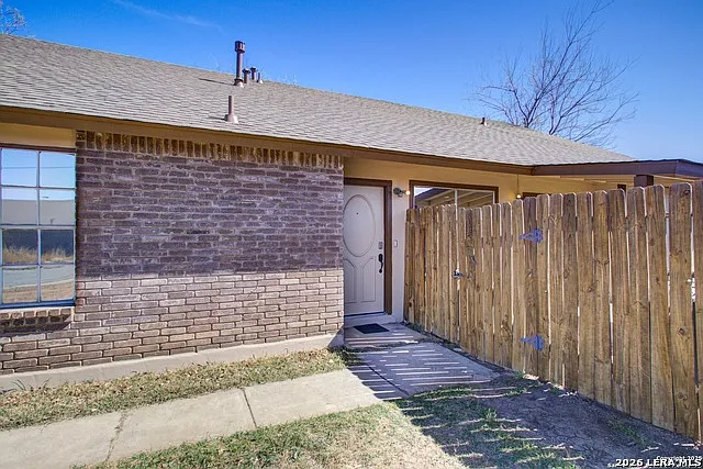 2 bed, 2.0 bath, 1688 sqft, $1,349 — Photo 2