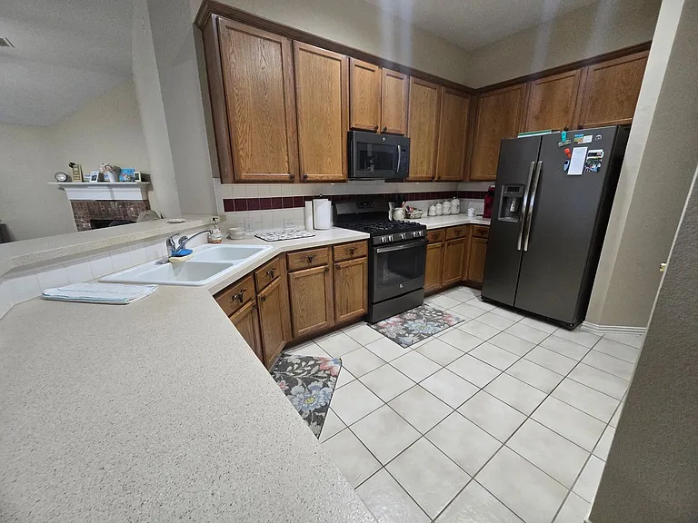 2816 Oakdale Dr — Photo 3