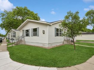 880 Cessna Dr E, New Brighton, MN 55112
