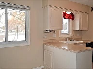 5th image of 16490 Gannon Ave