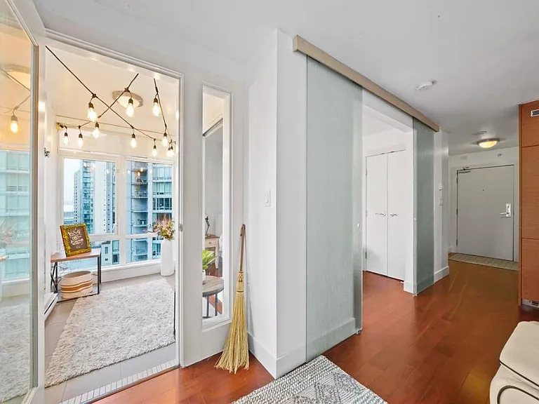 565 Smithe St #1606 — Photo 6