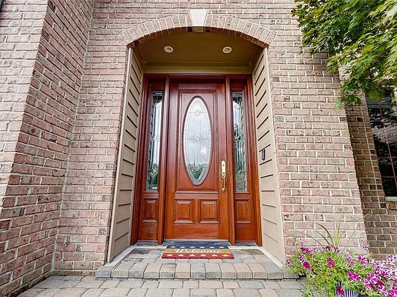 2nd image of 8 Cambray Ct