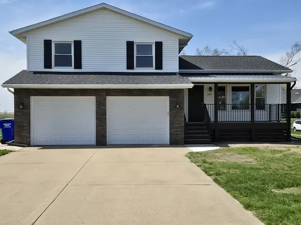 200 Maxwell Dr SW, Shellsburg, IA 52332
