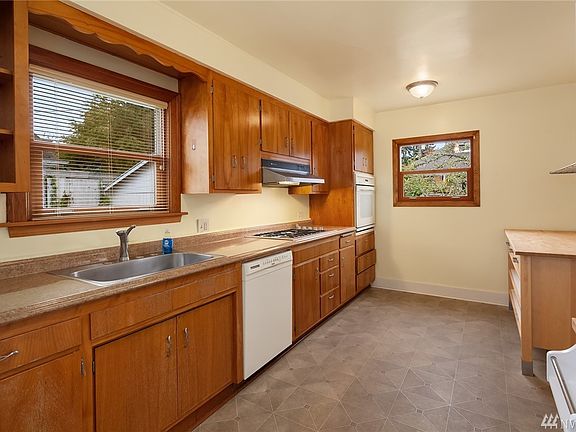 4th image of 624 NW 86th St