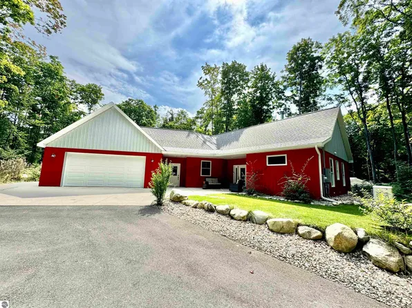 2144 N Jacobson Rd, Suttons Bay, MI 49682